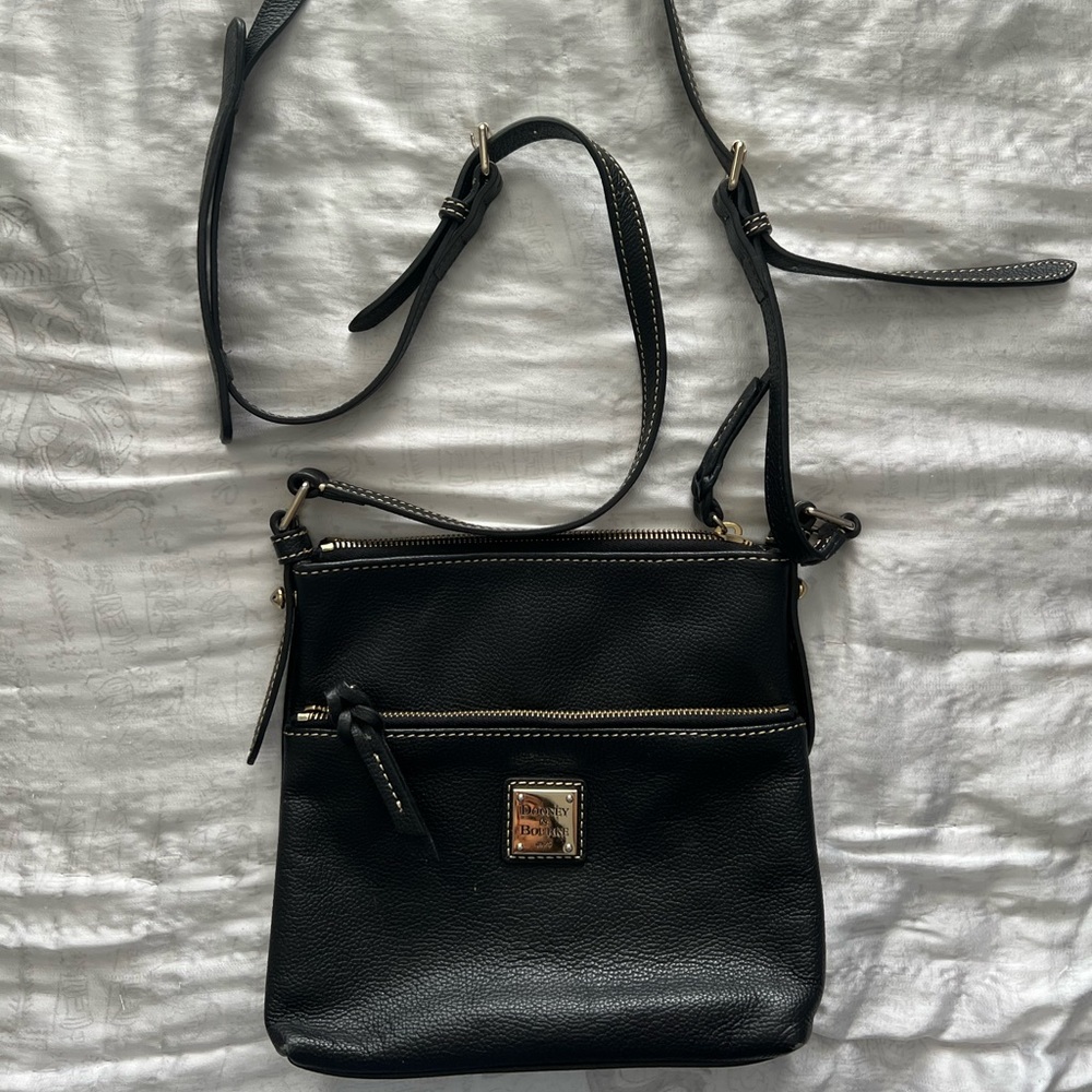 Black Dooney & Burke crossbody bag